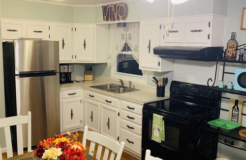 Afton Maison | Cozy Wine Cottage in the Heart of Nelson 151 Wine and Beer Trail
