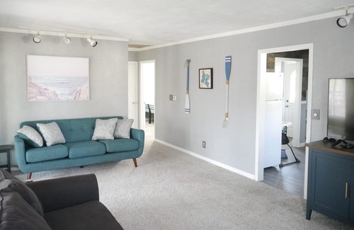 Shelbyville Cottage | Cozy Canal Cottage directly on Gun Lake