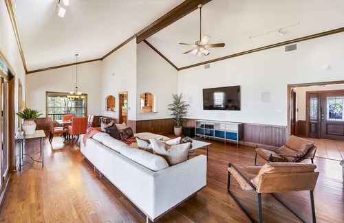 Bastrop Maison | The Tarcoola Ranch by Lodgewell - Riverfront Ranch - Have a g' day and g' night there