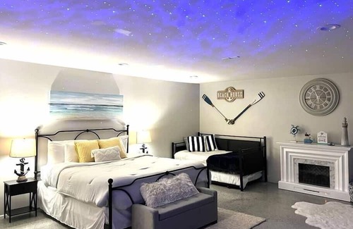North Clairemont Maison | San Diego “Idyllic Beautiful House” w/Heated Pool