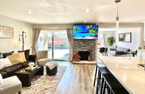 North Clairemont Maison | San Diego “Idyllic Beautiful House” w/Heated Pool