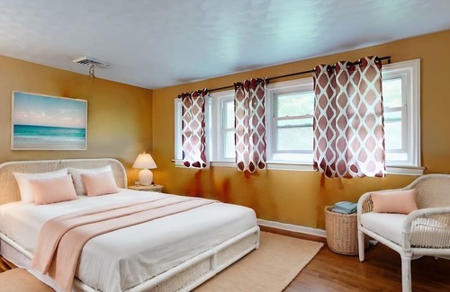 Salisbury Street Maison | Sprawling 50s ranch nestled in central Massachusetts