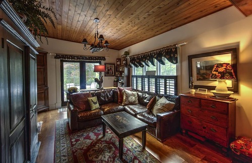 Roseland Maison | Possum Trot Farmhouse + Lodge in the Blue Ridge South of Charlottesville!