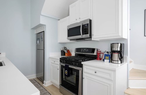 North Charleston Maison | Bird Song : Recently Renovated in Mixson!