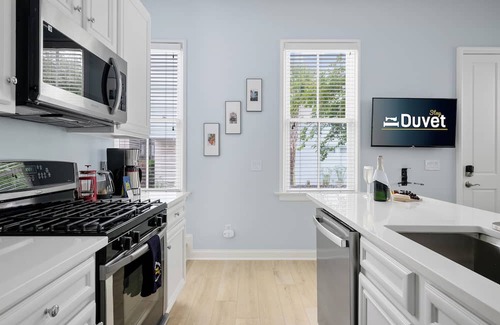 North Charleston Maison | Bird Song : Recently Renovated in Mixson!