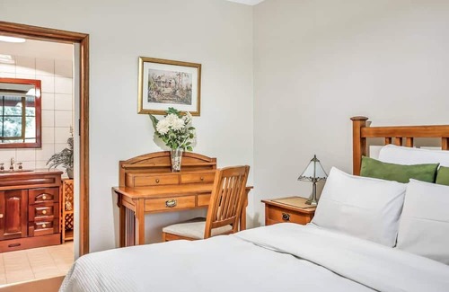 Mount Dandenong Maison | Weddings. Events. Art & Healing Retreats. 7 Acre Rain Forest Paradise.