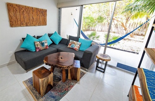Progreso Municipality Appartement | Very chic 3BR Condo, tons of amenities, 1 block fr
