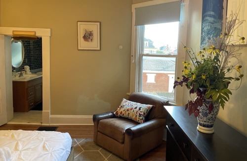 Merion Village Appartement | Entire Historic Brick Home in German Village with garage in #1 neighborhood