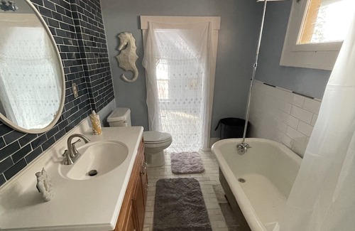 Merion Village Appartement | Entire Historic Brick Home in German Village with garage in #1 neighborhood