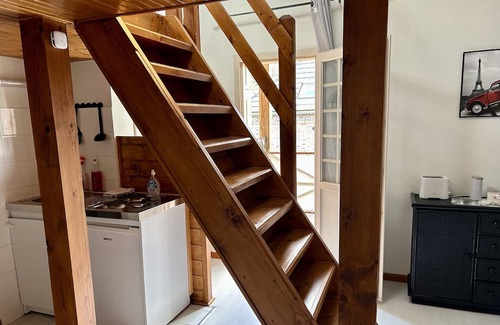 Villemoiron-en-Othe Appartement | Le domaine du Lavoir / Moumoune sleeps 4. Jacuzzi access from April to October