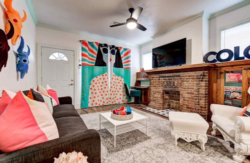 Central Oklahoma City Maison | Color Pop Cottage - Half mile from Plaza district