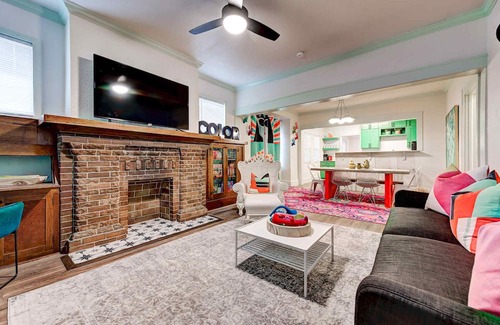 Central Oklahoma City Maison | Color Pop Cottage - Half mile from Plaza district