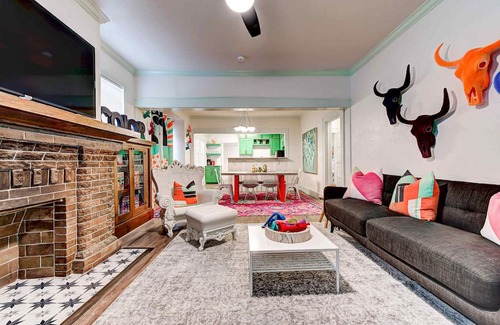 Central Oklahoma City Maison | Color Pop Cottage - Half mile from Plaza district