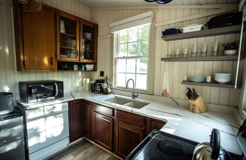 Elkton Cabine | 10 mins from Shenandoah National Park ~ Cozy Cabin