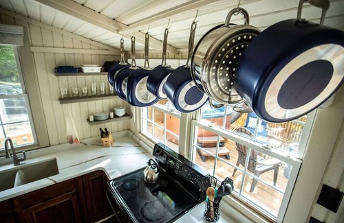 Elkton Cabine | 10 mins from Shenandoah National Park ~ Cozy Cabin