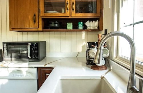 Elkton Cabine | 10 mins from Shenandoah National Park ~ Cozy Cabin