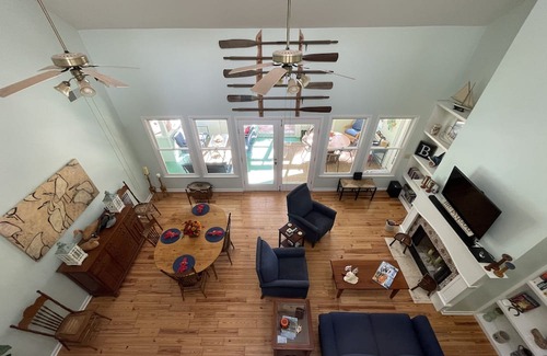 Melrose on the Beach Maison | Single Family Home, Golf Cart Included & Land trans Round Trip! Pool Open!
