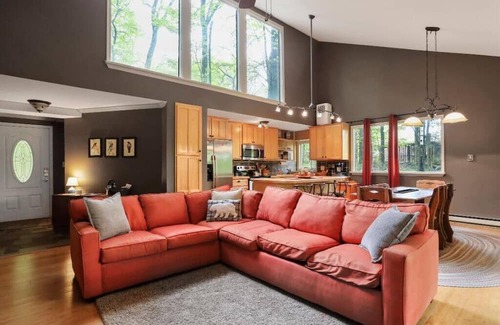 Berkeley Springs Cabine | Cozy 3 bedroom, 2 bath pet friendly cabin retreat