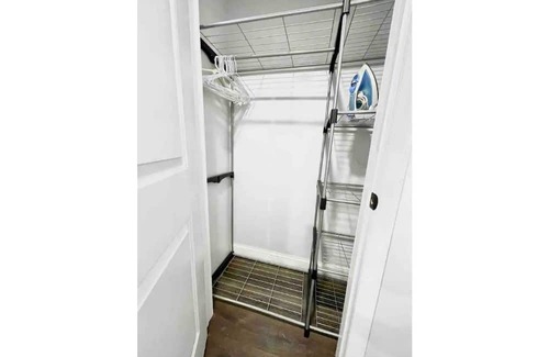 Elizabeth Appartement | Cozy 2BR Parking&Laundry near NYC Self Check-IN