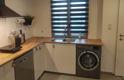 Port District Appartement | Seaside studio with swimming pool.