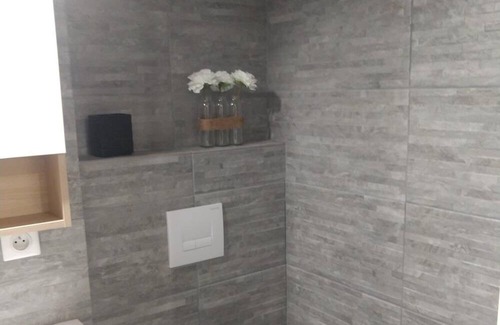 Port District Appartement | Seaside studio with swimming pool.
