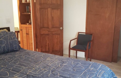 Somerset Village Appartement | Newly renovated 1 bedroom apartment - 5 mins from the beach!