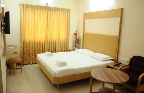 Madurai Maison | Warmly decorated rooms/Vandiyur Lake view Stay