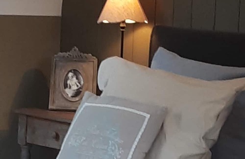 Fernelmont Lit Et Petit-Déjeuner | Bed and Breakfast "In the Shade of Walnut"