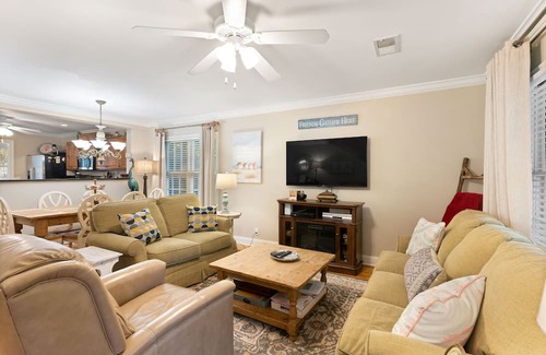 King City Maison | Village Walk - 3 bedrooms, 2 1/2 bathrooms located next to the Village