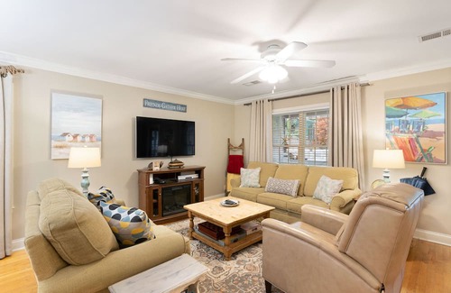 King City Maison | Village Walk - 3 bedrooms, 2 1/2 bathrooms located next to the Village