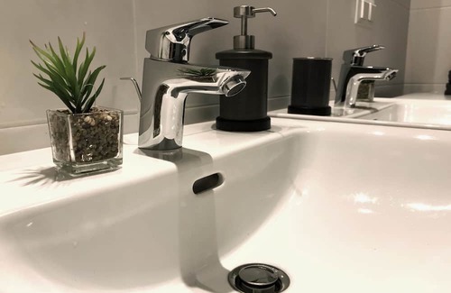 Donaustadt Appartement | New Apartment in Vienna, Top Location - VIC, UNO City, Danube