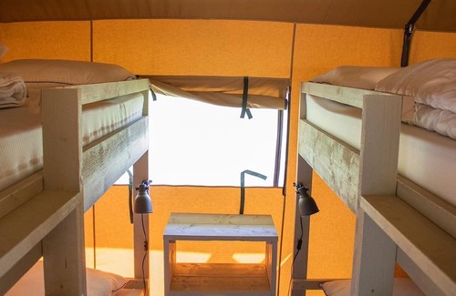 Salles-Curan Chalet De Ski | Luxe Sanitary XL 6 Pers. Villatent at camping Les Genêts on Lake Pareloup