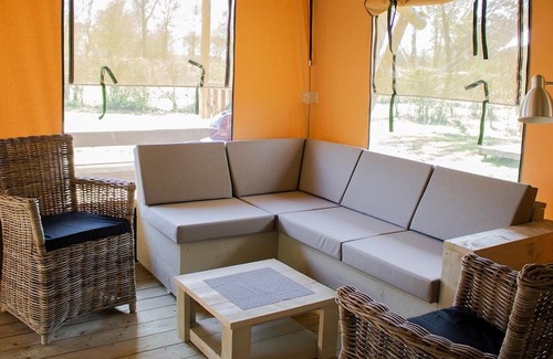 Ornans Chalet De Ski | Luxe Sanitary XL 6 Pers. Villatent at 4-star campsite La Roche d'Ully
