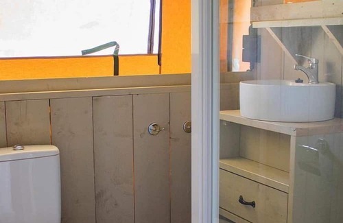 Ornans Chalet De Ski | Luxe Sanitary XL 6 Pers. Villatent at 4-star campsite La Roche d'Ully