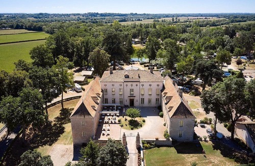 Gigny-sur-Saone Chalet De Ski | Luxe 5 Pers. Villatent at 5-star castle campsite Château de L 'Epervière