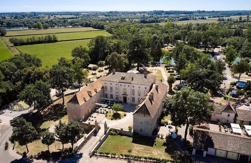 Gigny-sur-Saone Chalet De Ski | Luxe 5 Pers. Villatent at 5-star castle campsite Château de L 'Epervière