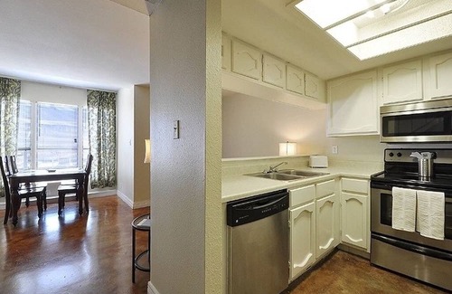 Civic District Appartement | The Littlefields by Lodgewell | Downtown Chic | A7
