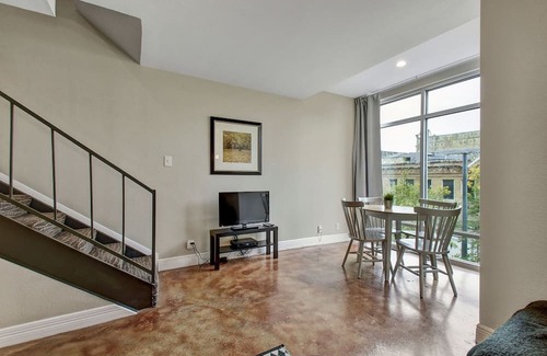 Civic District Appartement | The Littlefields by Lodgewell | Downtown Chic | A7