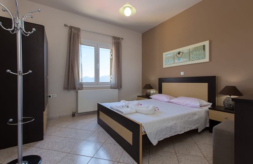 Melissourgakion Appartement | Kamelia Villa with private pool, BBQ, playground, surrounded by nature!