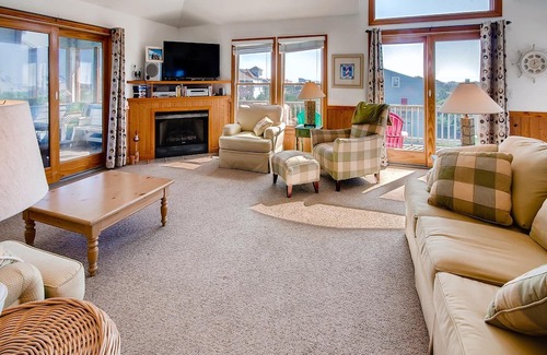 Salvo Maison | Oceanview - Dog Friendly, Pool, Hot Tub, Game Room