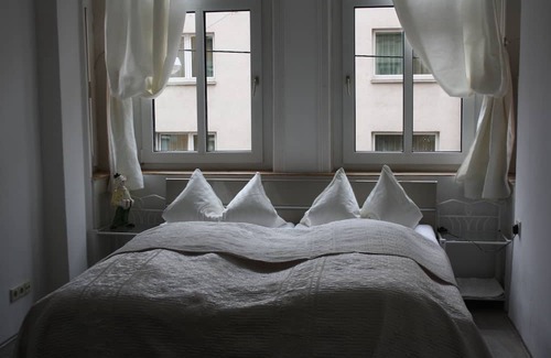 Lehen Appartement | Summer offer!charming Jugendstielappartment, Stuttgart City on Marienplatz