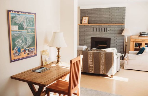 Vernon Maison | Orchard house in BX close to Vernon, on hiking trails, close to skiing.
