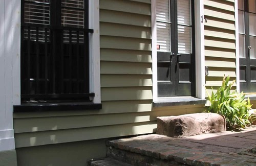 Harleston Village Maison | Historic Romantic Downtown Row House with Free Parking