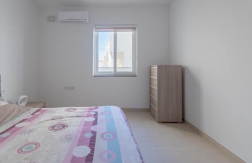 Zejtun Appartement | Fully Air-Conditioned 2 Bedroom, 2nd Floor Apartment.