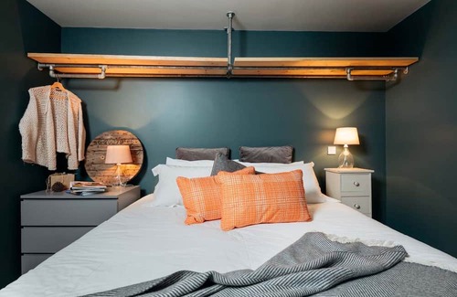 Ashford Maison | Unique Lodge with Industrial Designed Interior