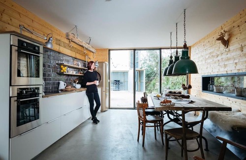 Ashford Maison | Unique Lodge with Industrial Designed Interior