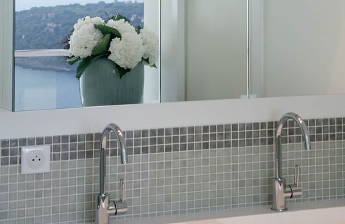 French Riviera Maison | Monaco Bay View villa with pool, sea views, secure parking for 3 cars, elevator.