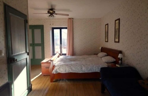 Arleuf Hôtel | Maison p'tite Anne