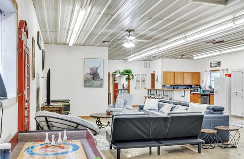 Stillwater Maison | Huge Game-room Style Barndo 1 Bedroom Farmhouse