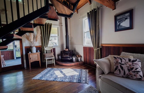 Tenterfield Cabine | Glenrock Gardens Rustic Cottage
